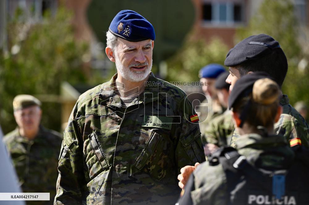 King Felipe Visits The Army's 'Aragon I' Brigade - Spain