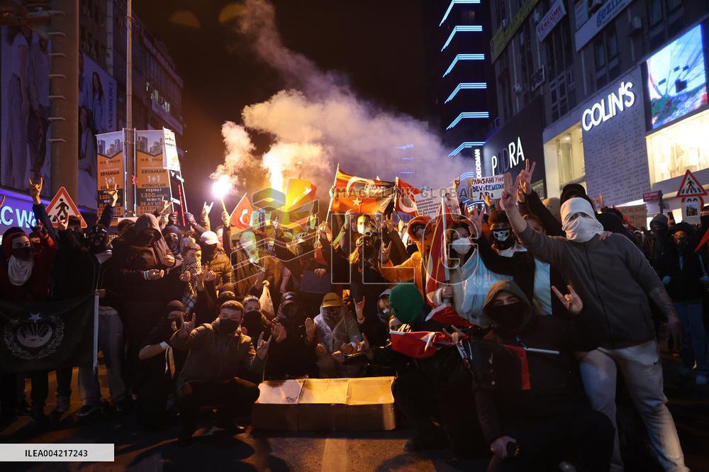 Protests in Ankara over jailing of Istanbul mayor - Turkey