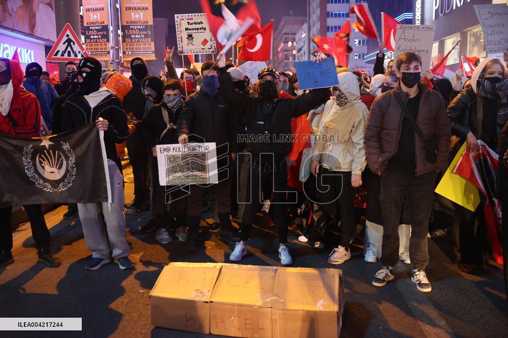Protests in Ankara over jailing of Istanbul mayor - Turkey