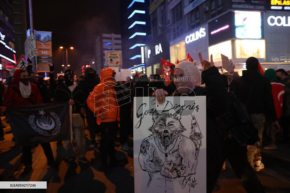 Protests in Ankara over jailing of Istanbul mayor - Turkey