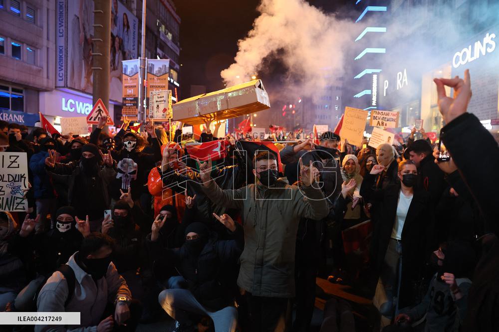 Protests in Ankara over jailing of Istanbul mayor - Turkey