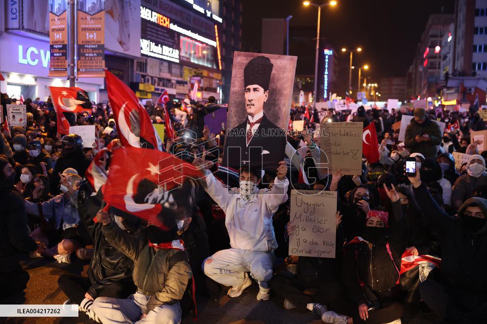 Protests in Ankara over jailing of Istanbul mayor - Turkey