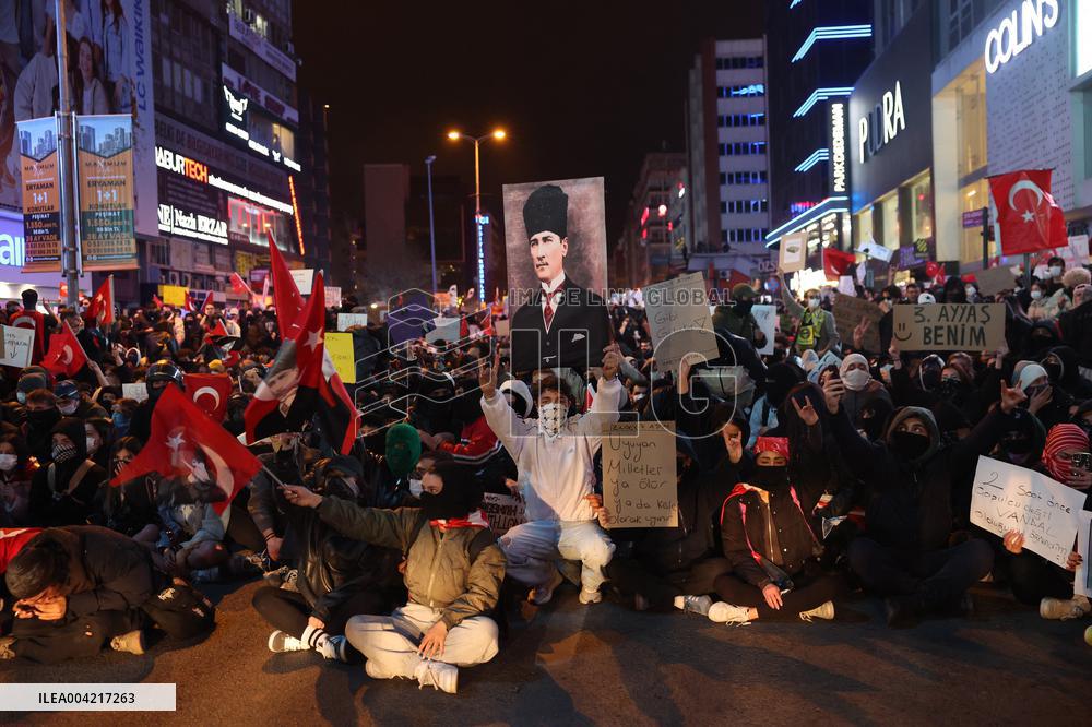 Protests in Ankara over jailing of Istanbul mayor - Turkey