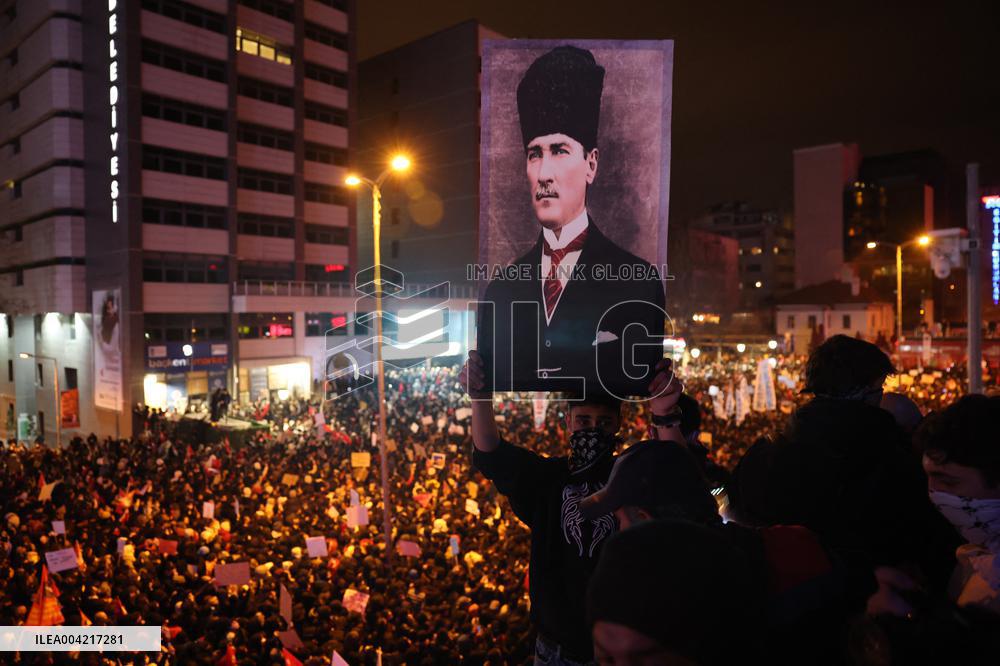 Protests in Ankara over jailing of Istanbul mayor - Turkey