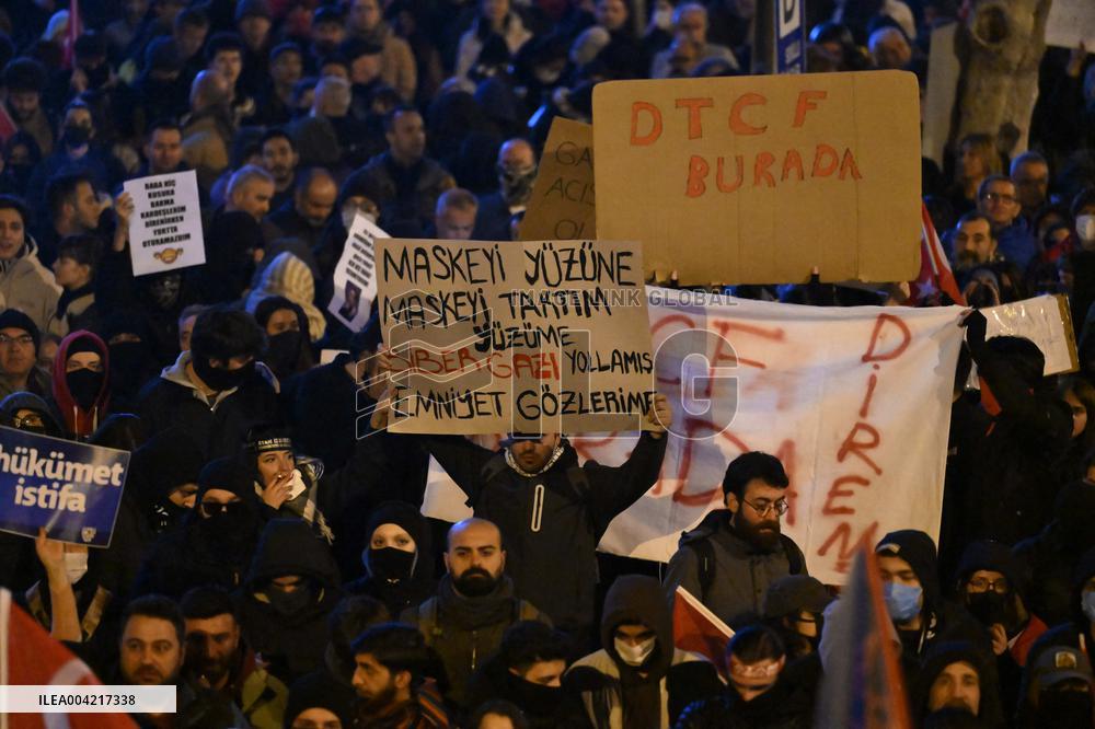 Protests in Ankara over jailing of Istanbul mayor - Turkey