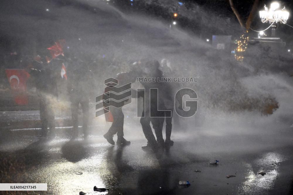 Protests in Ankara over jailing of Istanbul mayor - Turkey