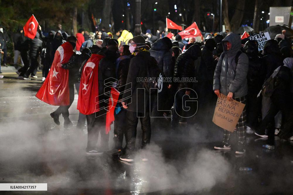 Protests in Ankara over jailing of Istanbul mayor - Turkey