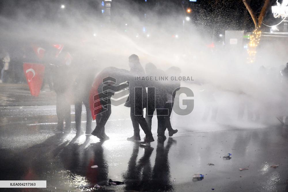Protests in Ankara over jailing of Istanbul mayor - Turkey