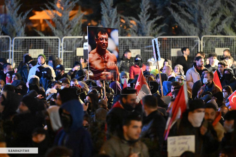 Protests in Ankara over jailing of Istanbul mayor - Turkey