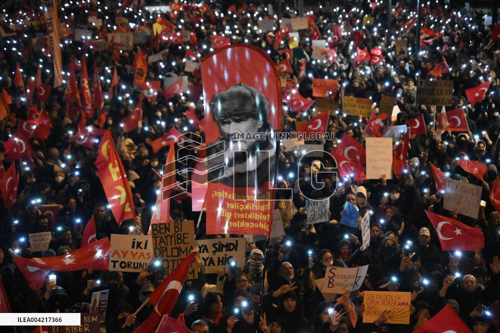 Protests in Ankara over jailing of Istanbul mayor - Turkey