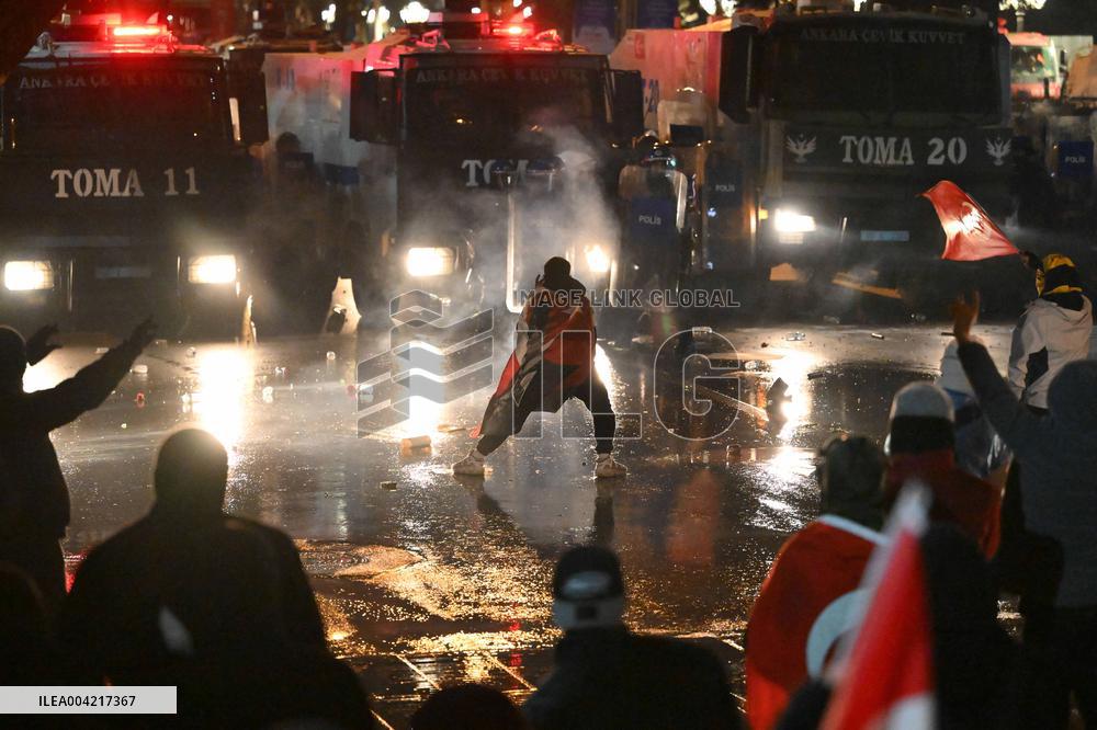 Protests in Ankara over jailing of Istanbul mayor - Turkey