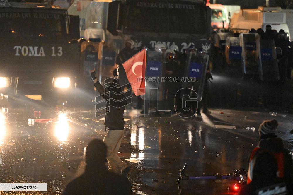Protests in Ankara over jailing of Istanbul mayor - Turkey