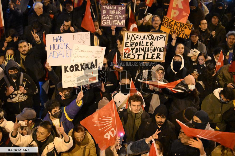 Protests in Ankara over jailing of Istanbul mayor - Turkey