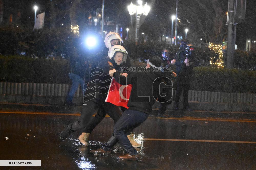 Protests in Ankara over jailing of Istanbul mayor - Turkey