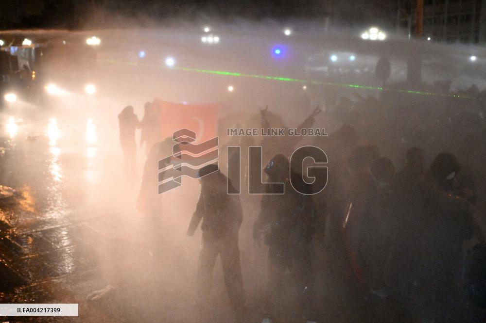 Protests in Ankara over jailing of Istanbul mayor - Turkey