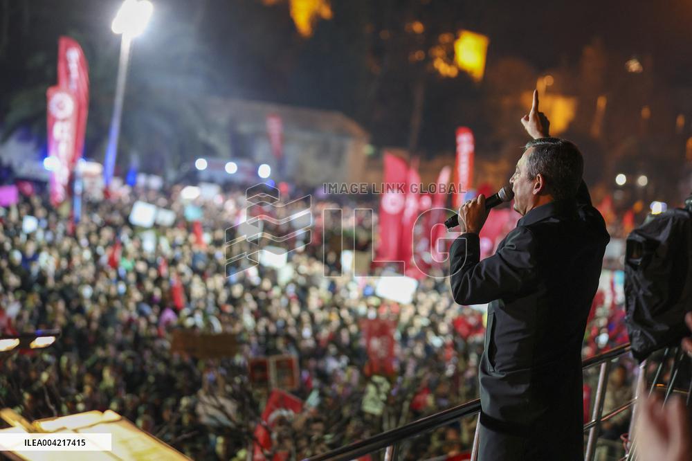 Thousands Rally in Istanbul for Sixth Night to Protest Mayors Jailing
