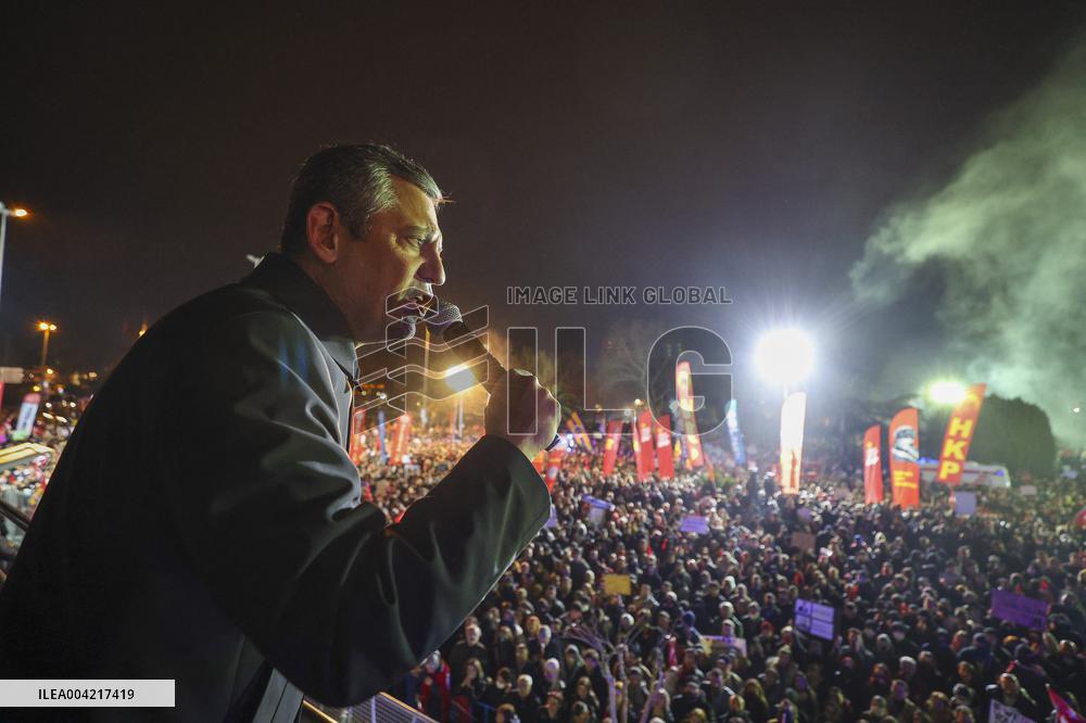 Thousands Rally in Istanbul for Sixth Night to Protest Mayors Jailing