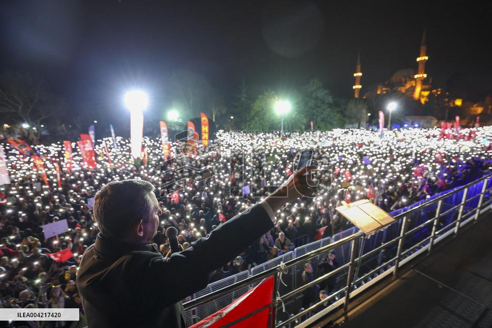 Thousands Rally in Istanbul for Sixth Night to Protest Mayors Jailing
