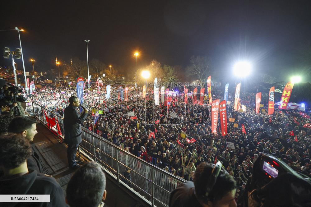 Thousands Rally in Istanbul for Sixth Night to Protest Mayors Jailing