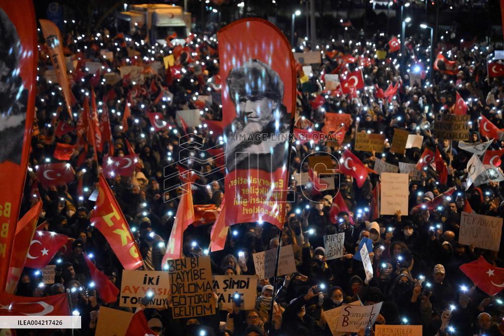 Protests in Ankara over jailing of Istanbul mayor - Turkey