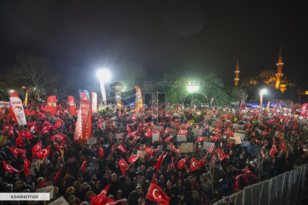 Thousands Rally in Istanbul for Sixth Night to Protest Mayors Jailing