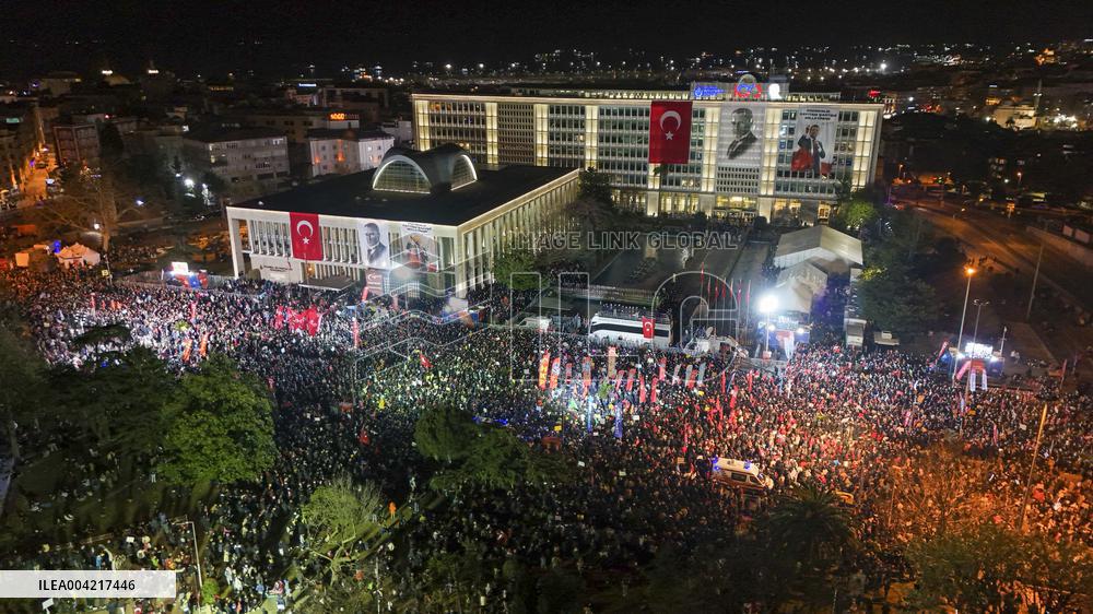 Thousands Rally in Istanbul for Sixth Night to Protest Mayors Jailing