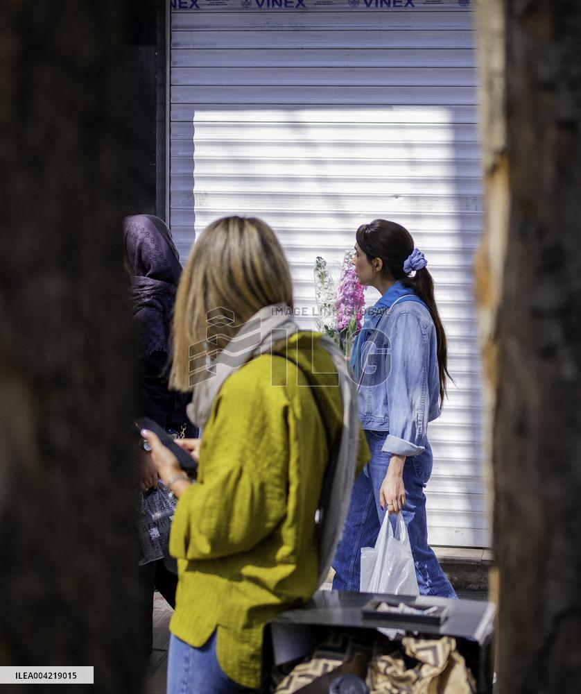 Iranian Women On The Streets Disregarding Compulsory Hijab - Tehran