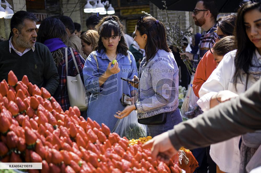 Iranian Women On The Streets Disregarding Compulsory Hijab - Tehran