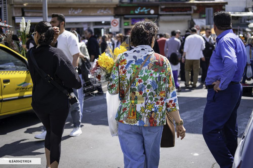 Iranian Women On The Streets Disregarding Compulsory Hijab - Tehran