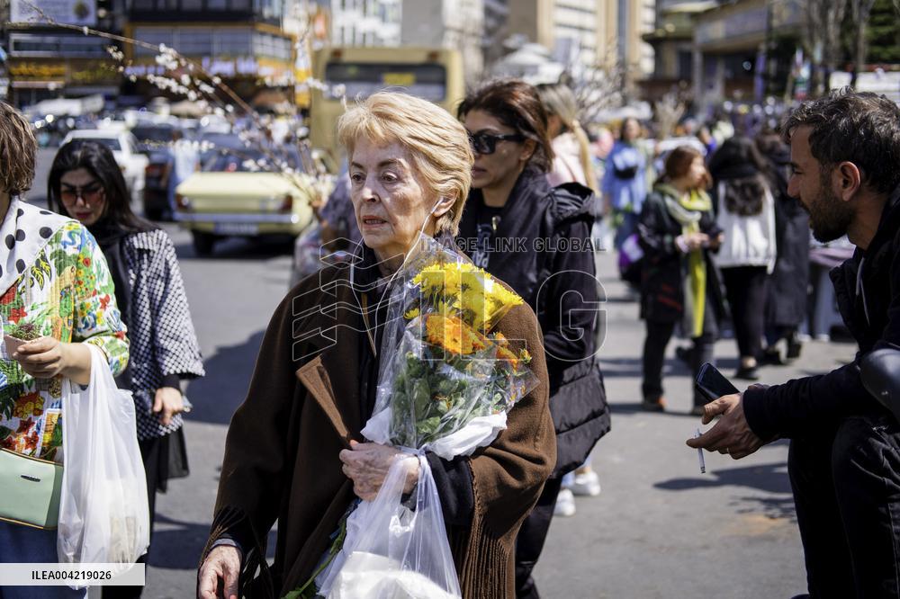 Iranian Women On The Streets Disregarding Compulsory Hijab - Tehran