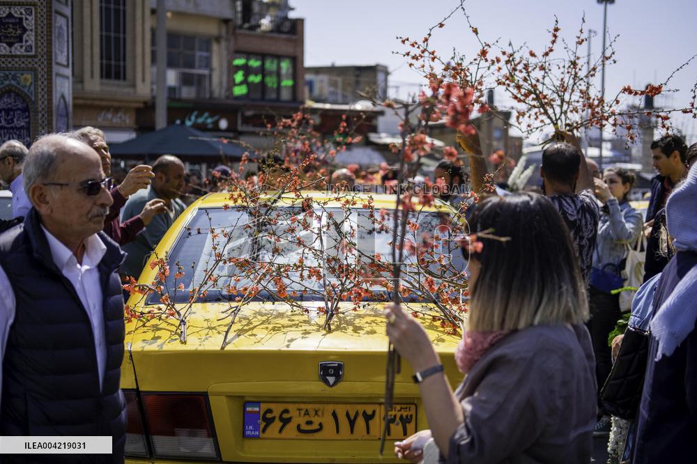 Iranian Women On The Streets Disregarding Compulsory Hijab - Tehran