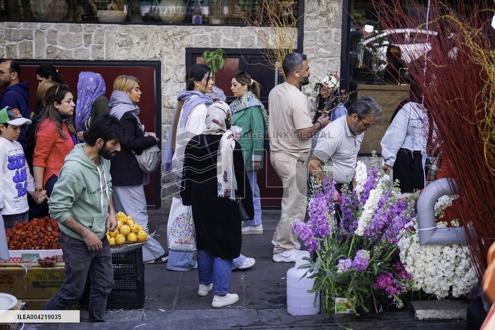 Iranian Women On The Streets Disregarding Compulsory Hijab - Tehran