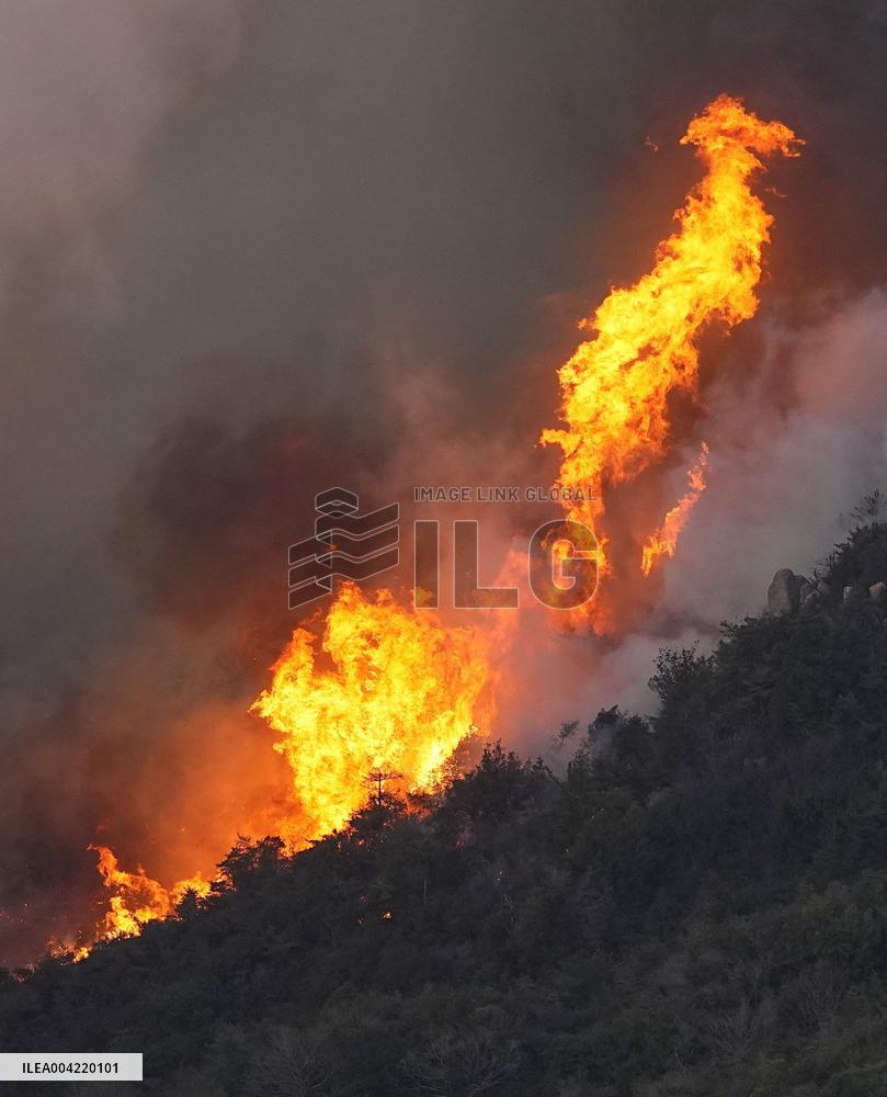 Wildfire in western Japan