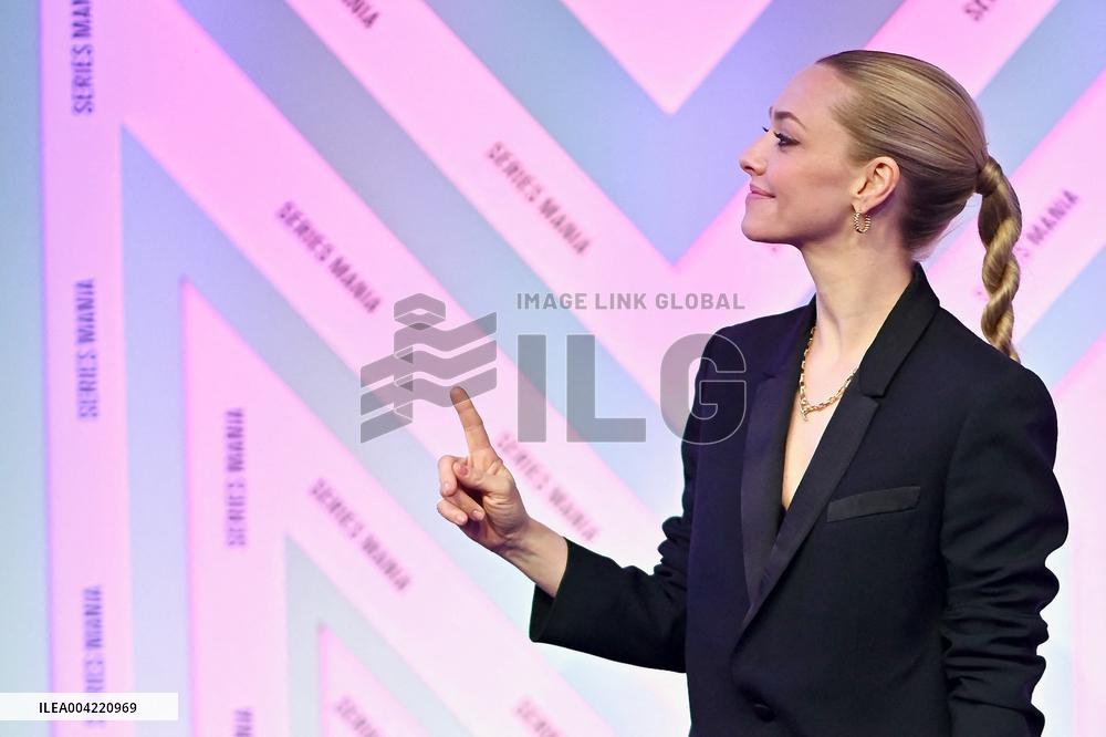 eries Mania - Amanda Seyfried At Long Bright River Screening