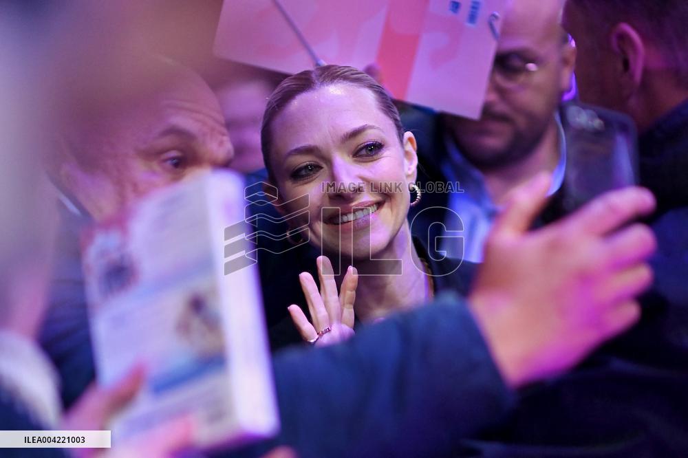 eries Mania - Amanda Seyfried At Long Bright River Screening