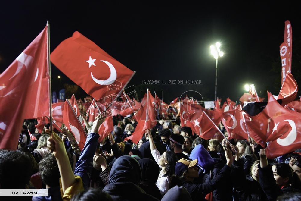 Thousands protest on the 7th day after arrest of Mayor - Istanbul