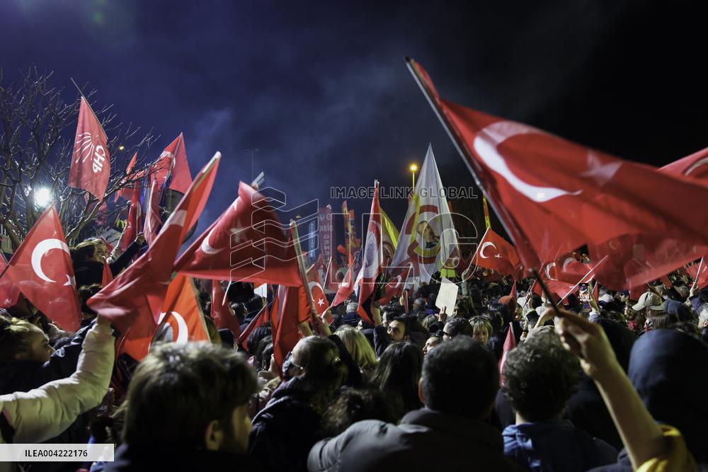 Thousands protest on the 7th day after arrest of Mayor - Istanbul