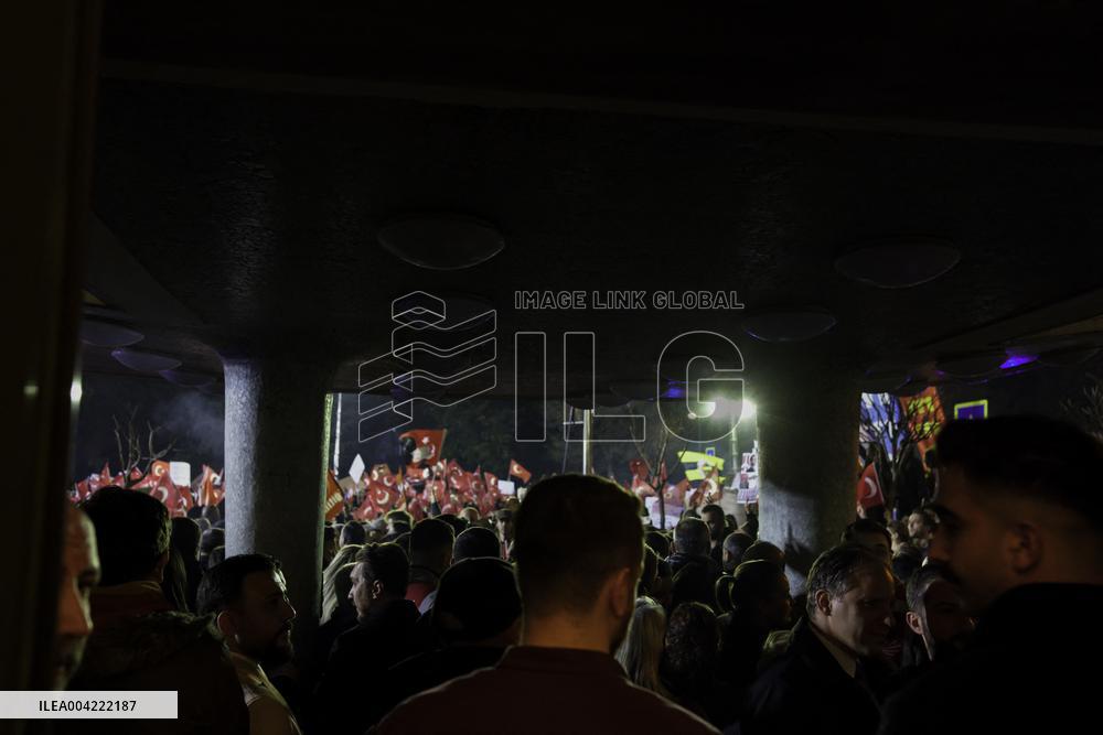 Thousands protest on the 7th day after arrest of Mayor - Istanbul