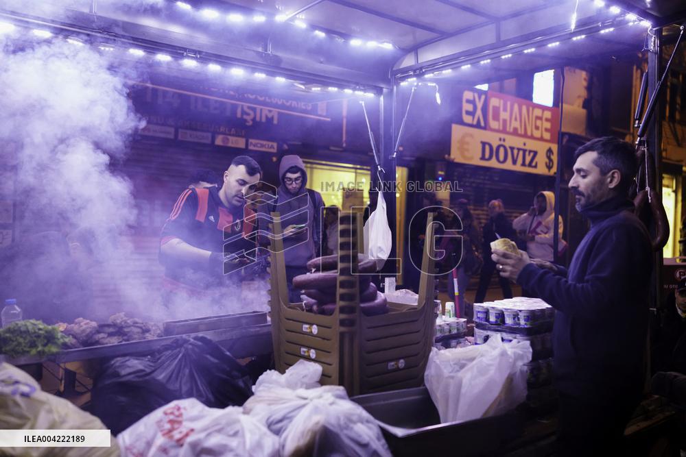 Thousands protest on the 7th day after arrest of Mayor - Istanbul
