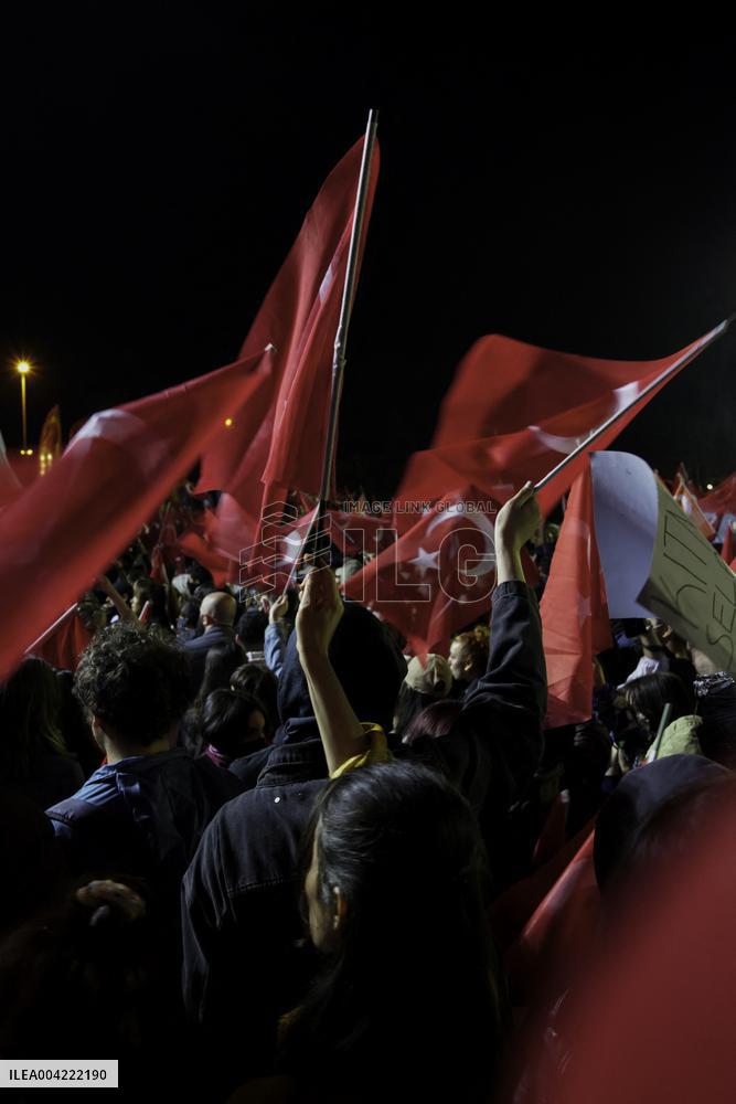 Thousands protest on the 7th day after arrest of Mayor - Istanbul