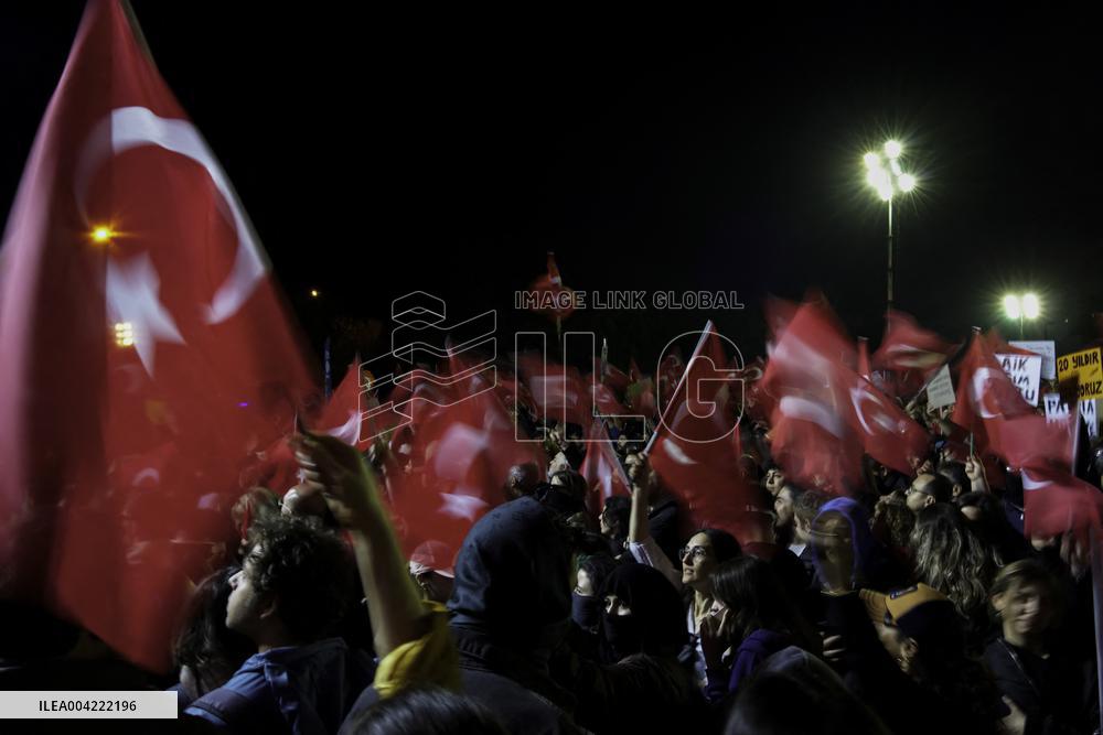 Thousands protest on the 7th day after arrest of Mayor - Istanbul