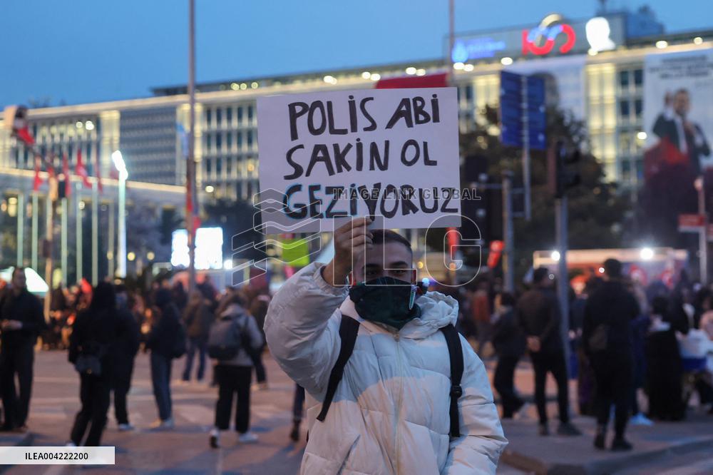 Thousands protest on the 7th day after arrest of Mayor - Istanbul