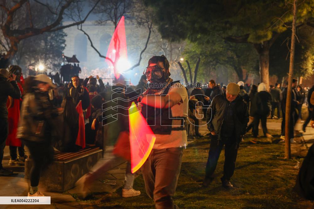 Thousands protest on the 7th day after arrest of Mayor - Istanbul