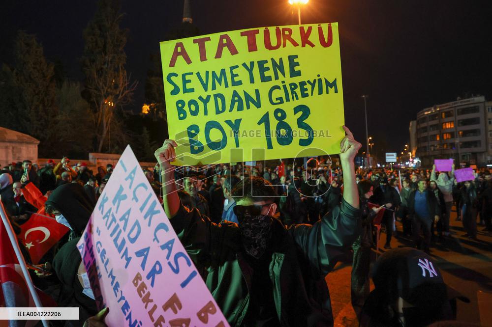 Thousands protest on the 7th day after arrest of Mayor - Istanbul