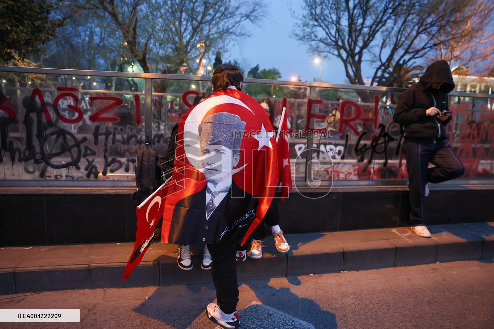 Thousands protest on the 7th day after arrest of Mayor - Istanbul