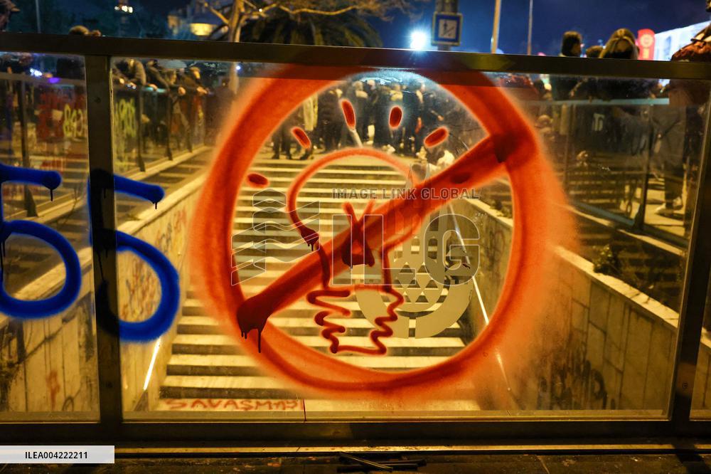 Thousands protest on the 7th day after arrest of Mayor - Istanbul