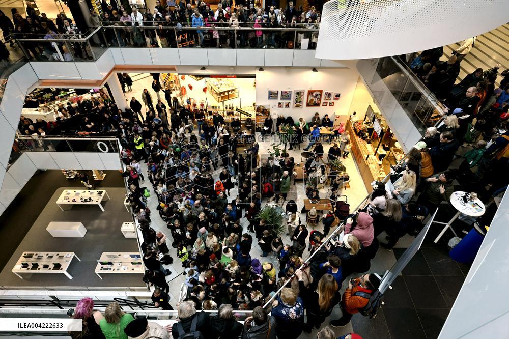 Finnish group KAJ - mini gig at a shopping centre