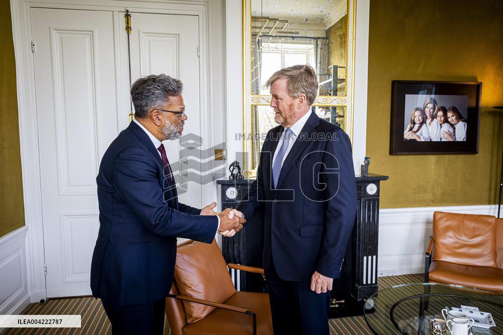 Royals Receive The King's Commissioners - The Hague