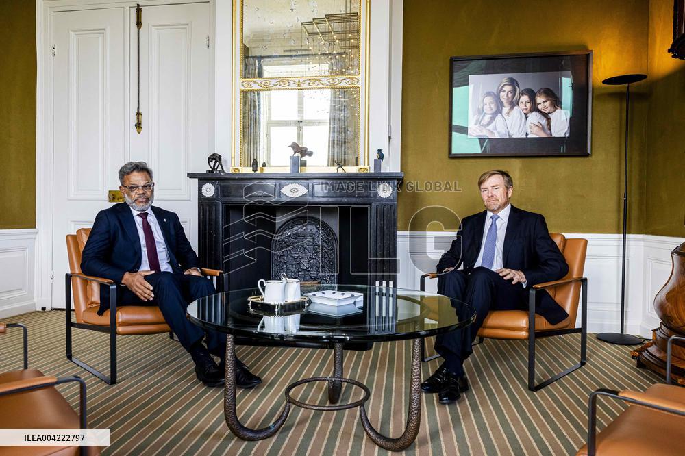 Royals Receive The King's Commissioners - The Hague