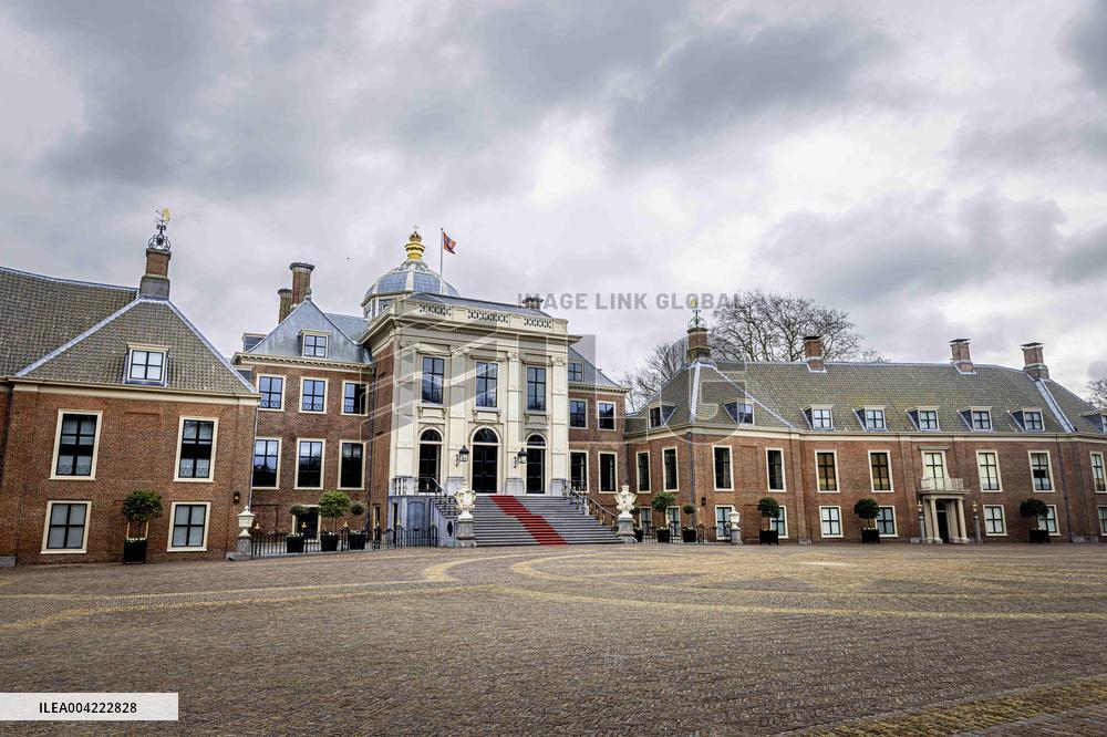Royals Receive The King's Commissioners - The Hague
